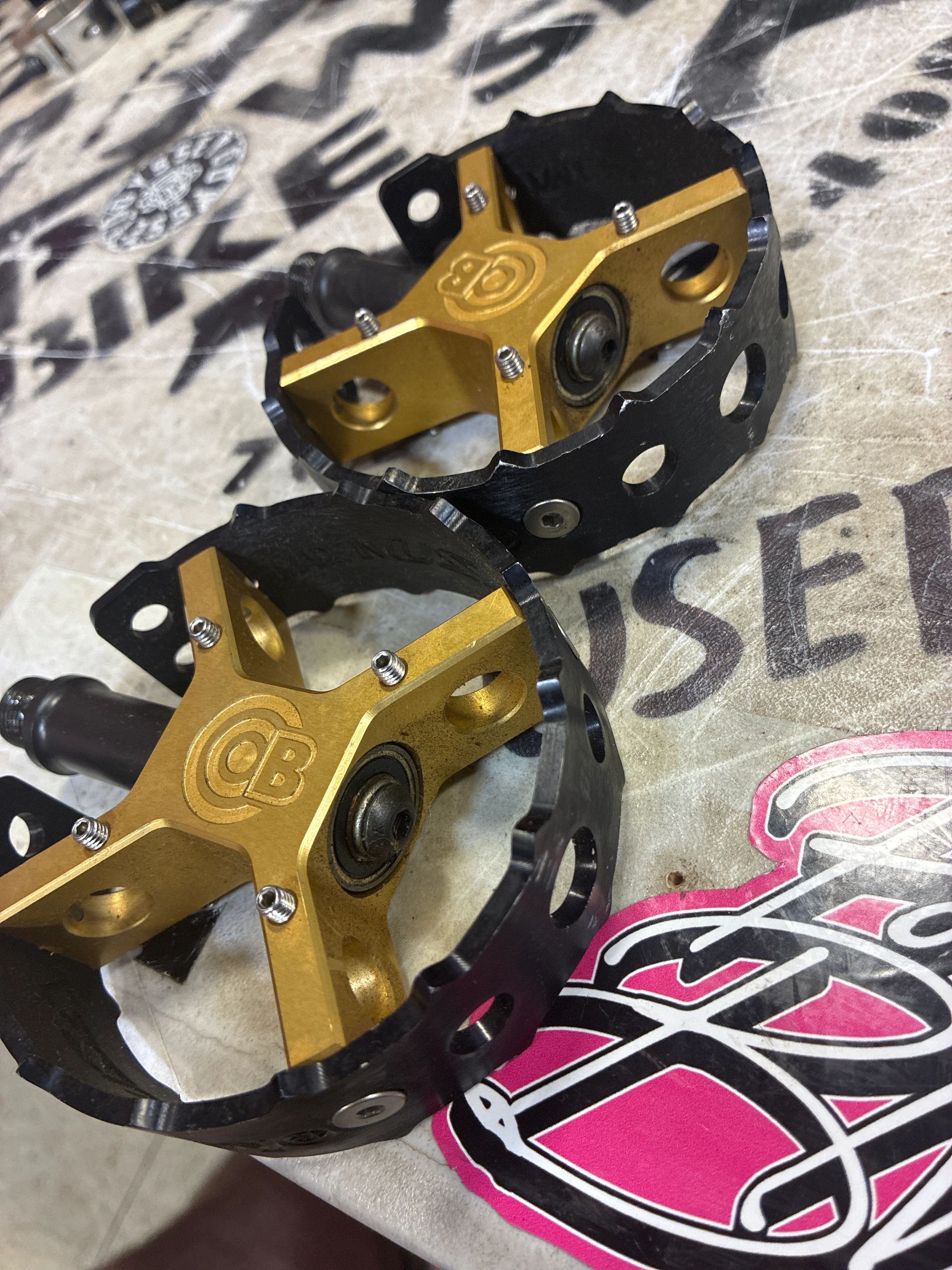 bullseye pro round pedals black/gold - Image 2