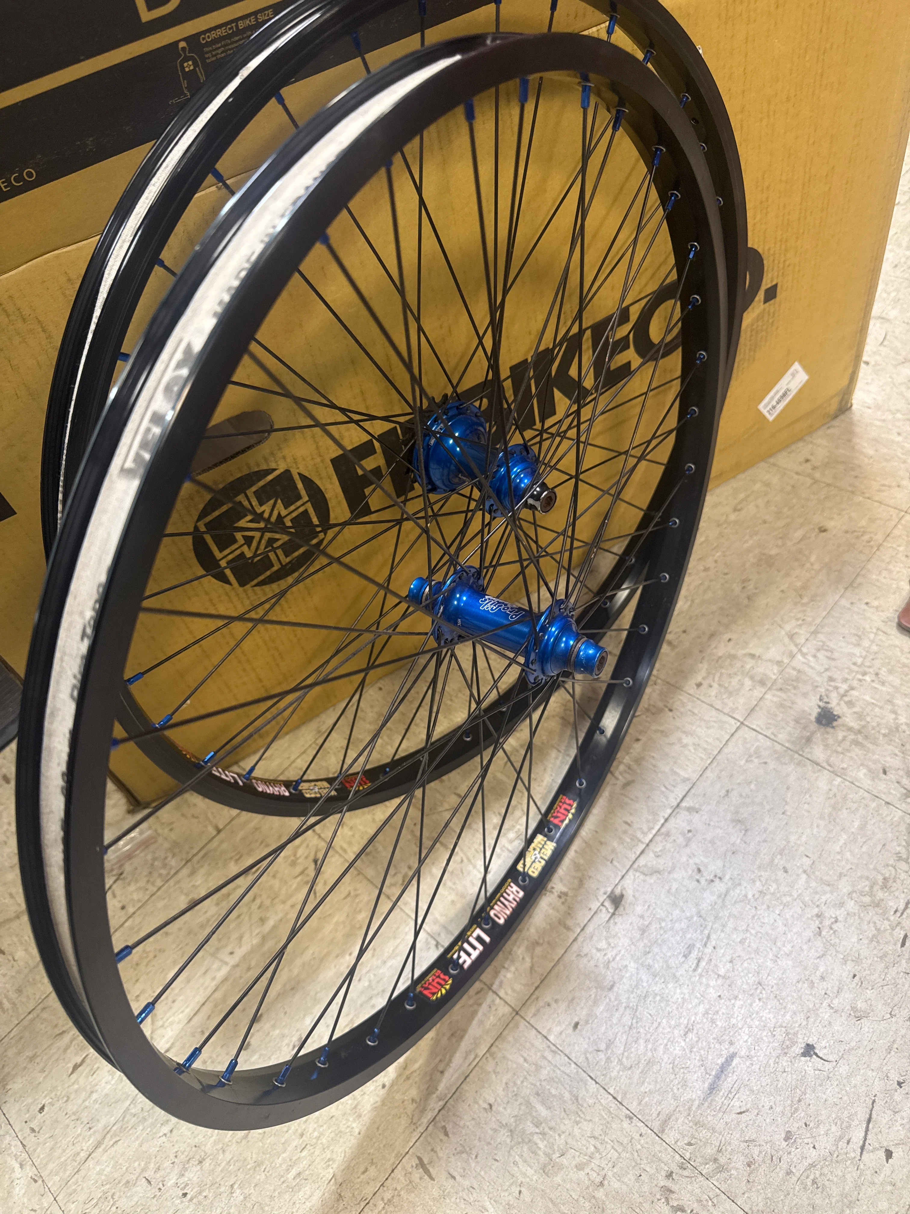 profile elite x sun rhyno lite wheelset 26x1.75 - Image 2