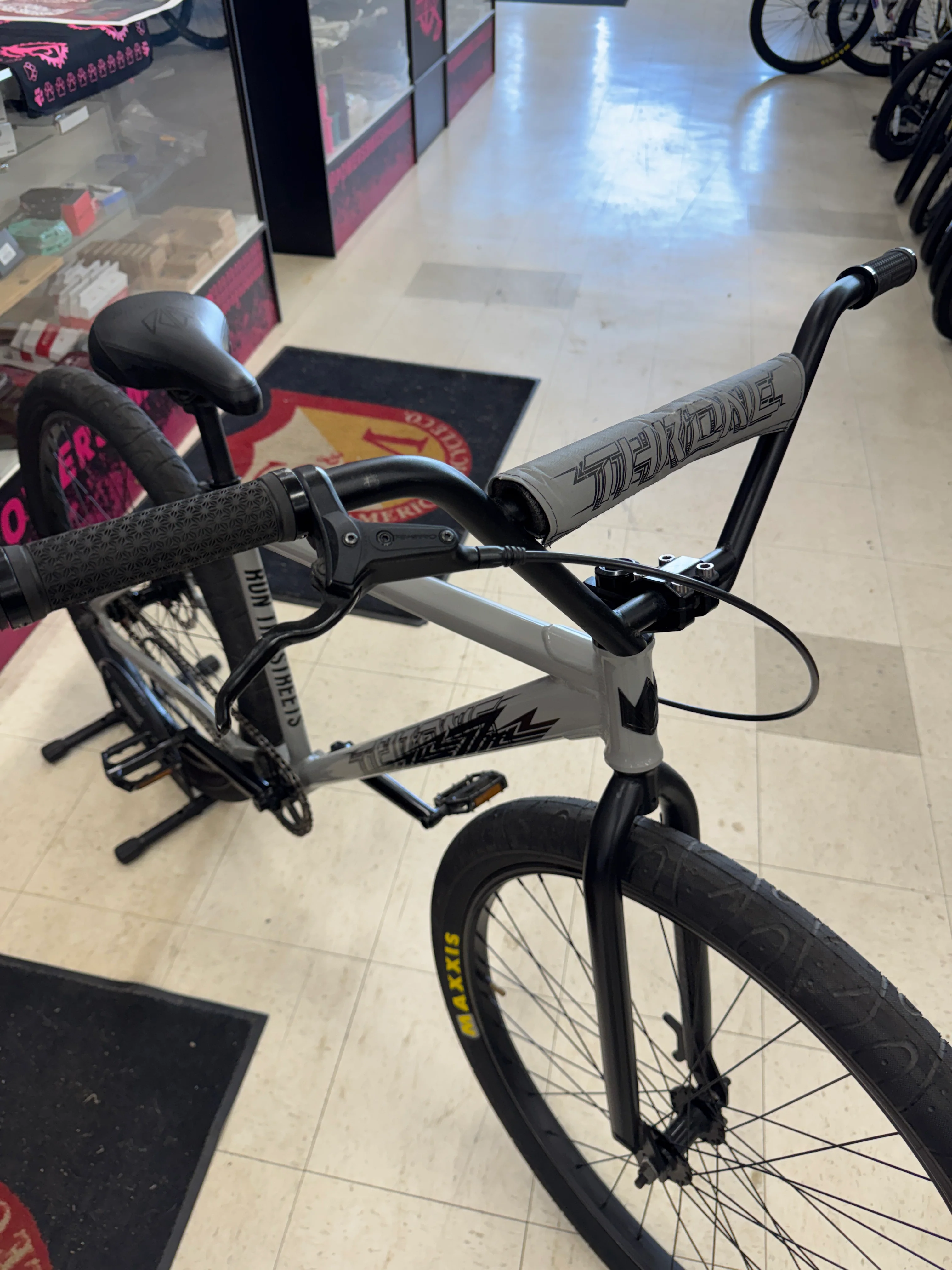 Throne Goon 29” Wheelie Bike - Image 10